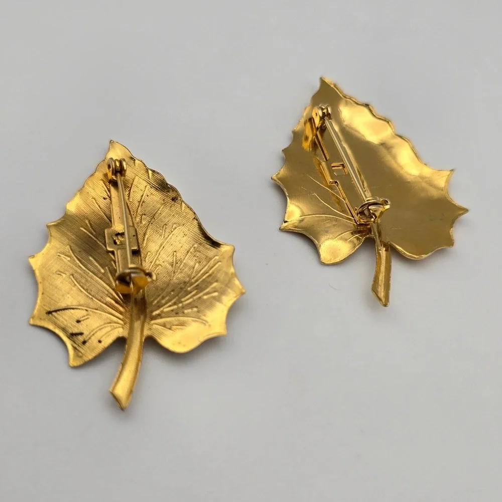 Vtg Lot of 2 Gold Tone‎ Leaf Brooches Set Dainty Nature Pin Casual Botanical